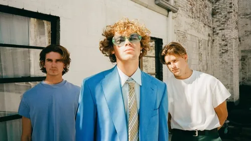 Almost Monday sort son nouvel album et annonce un pop-up à Paris...
