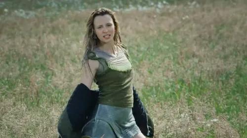Angèle dévoile le clip de son nouveau single "Dis-Le" aujourd’hui à...