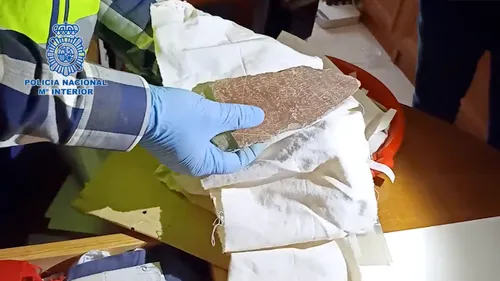 Espagne : il avait réparé au mastic et à la colle des milliers...