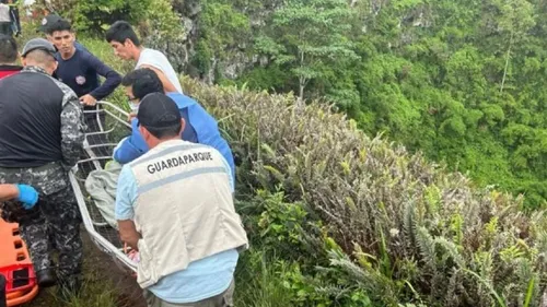 Galapagos : il chute de 100 m dans un cratère. L’état d’un petit...