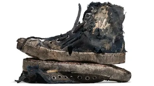 Quand Balenciaga choque avec des sneakers usées et trouées à plus...