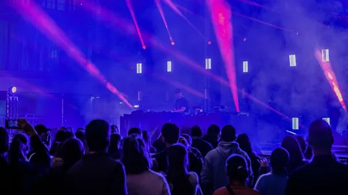 Grosse soirée clubbing à la Cité des Sciences.