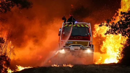 Incendie dans le Médoc : le feu est toujours actif 