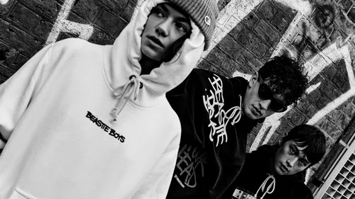 Le groupe Beastie Boys s'associe à Champion pour les 30 ans de son...