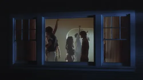 "Bailé Con Mi Ex" : la vidéo du nouveau single de Becky G