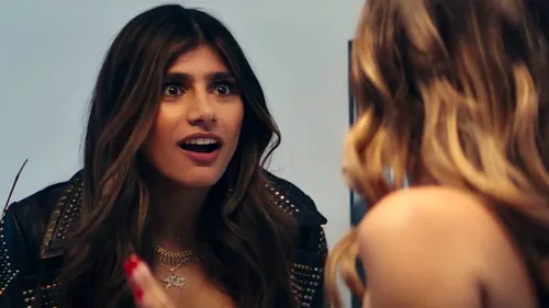 Becky G, KAROL G - MAMIII