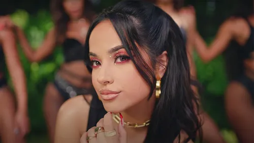 Maria Becerra, Becky G - WOW WOW