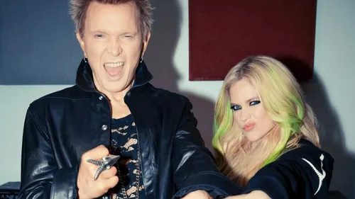 La vidéo du retour de Billy Idol, en duo avec Avril Lavigne, pour "77"