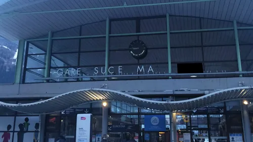 Les lettres d'une gare modifiées pour former une insulte (photo)