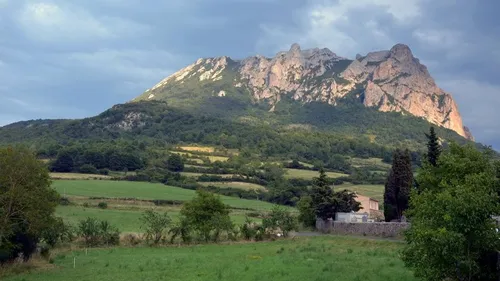 Que devient le petit village de Bugarach, dix ans après sa fausse...