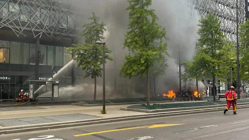Paris : un bus prend feu près de la BNF, la route fermée