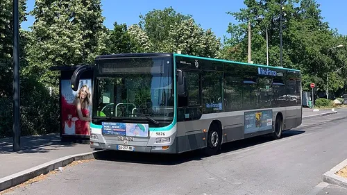 Pour recruter ses chauffeurs de bus, la RATP propose des primes à...