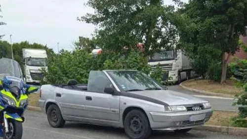 Il découpe le toit de sa voiture pour en faire un cabriolet (Photo)