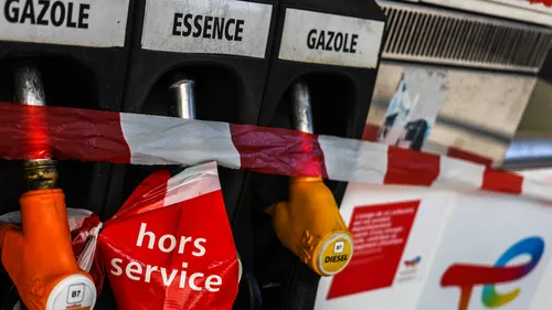 Le gouvernement menace d'intervenir pour débloquer les dépôts de...