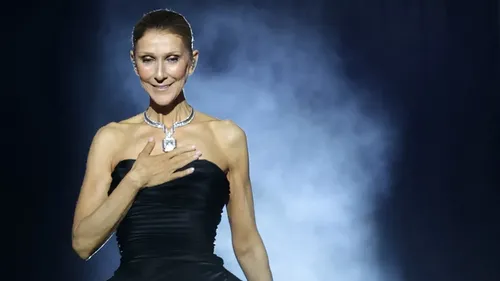 Céline Dion fait vibrer Paris et signe un retour triomphal sur scène