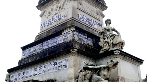 Saint-Valentin : une action du collectif Collages Féministes...