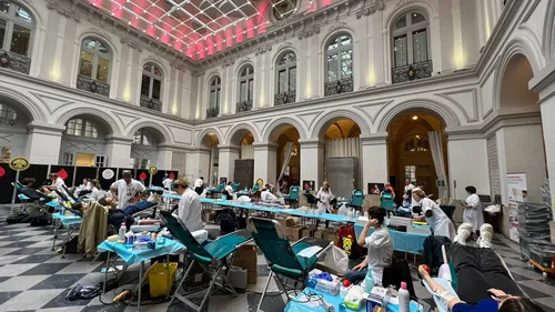 Bordeaux : l'Etablissement français du sang a besoin de vous les 4...