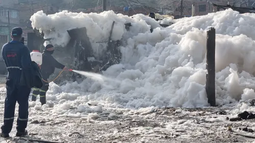 Colombie : un nuage de mousse envahit des habitations