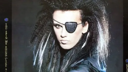 "You Spin Me Round" de Dead or Alive : le tube que personne ne...