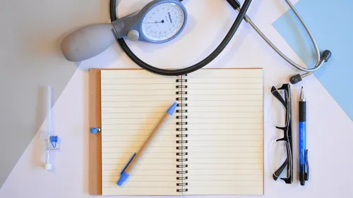 Bientôt des arrêts maladie sans passer par la case médecin ?