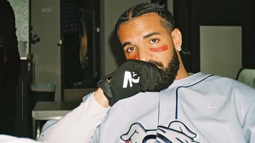 Drake va offrir des sandwichs au poulet à ses fans pour son...