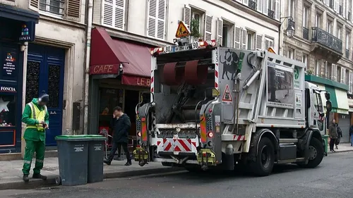 Grève des éboueurs : que risquent les employés refusant la...
