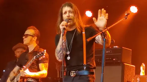 Le chanteur d'Eagles of Death Metal pardonne aux terroristes du...