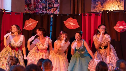 Effeuillage burlesque : l’art de se déshabiller à Bourges