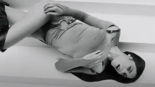 Elodie - Bagno a mezzanotte