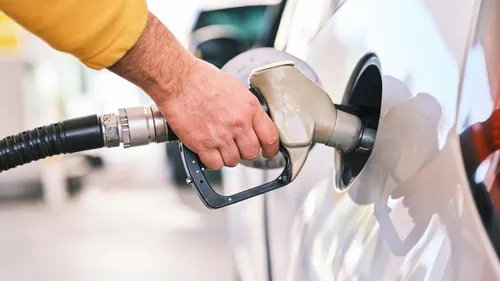 Carburant : ce que coûte vraiment une baisse des taxes