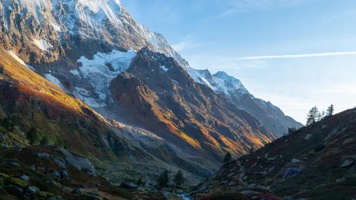 Sauver les restes d'un glacier avec une couverture en plastique,...