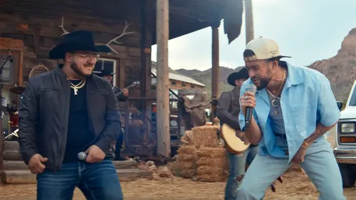 Grupo Frontera x Bad Bunny - un x100to