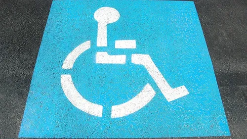 Stationnement à Bordeaux : les contrôles sur les places handicapées...