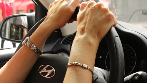 Etude : les femmes sont meilleures conductrices que les hommes