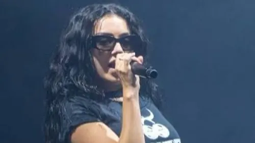 Charli XCX passe à la sauce rock dans son nouvel album
