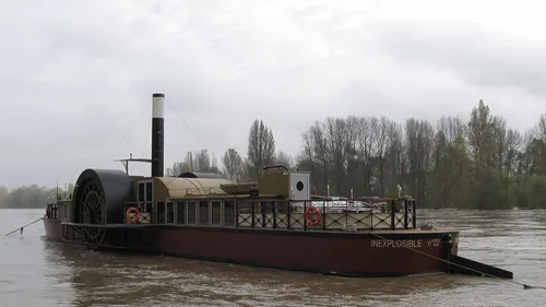 Orléans : l’Inexplosible remis à flot ce lundi après-midi