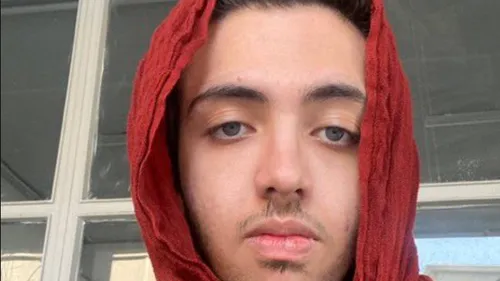 Iran : des hommes portent le voile pour soutenir les femmes et...