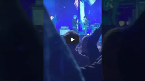 Jack White fait sa demande et se marie sur scène avec sa fiancée...