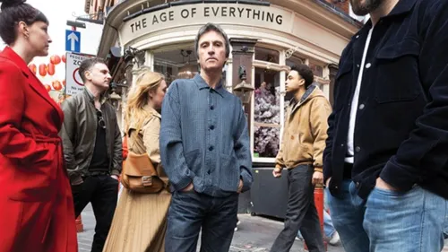 Johnny Marr annonce un nouvel album et dévoile le single "Spin" 