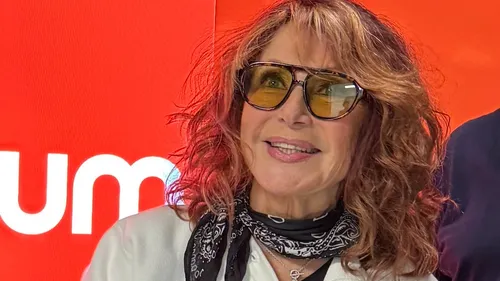 Julie Pietri écartée de "Stars 80", elle réagit