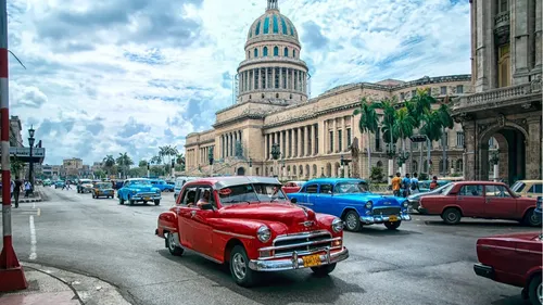 Cuba adopte le visa touriste électronique.