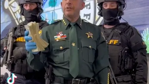 Lil Wayne : quand la police reprend le titre "A milli" pour la...