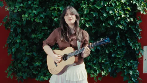 Lily dévoile le clip d’"Et si je pars", son premier single