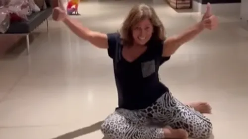 La mère d’Anitta relève le challenge de sa fille