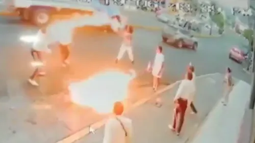 Mexique : une bagarre entre des mariachis et un cracheur de feu...