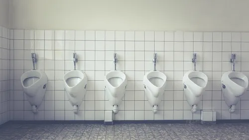 Un urinoir anti-éclaboussures : quand la physique s’attaque à un...