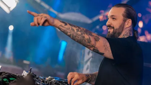(vidéo) Steve Angello dévoile un nouvel ID en plein set à l’Ultra...