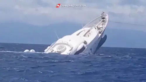 Italie : un yacht sombre au large des côtes (VIDEO)