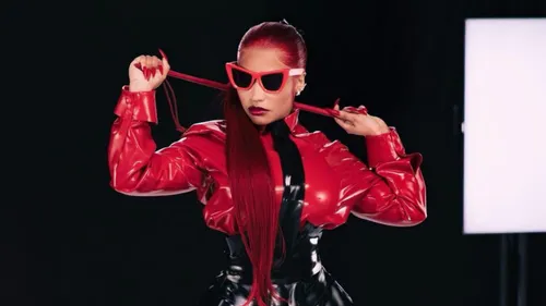 Nicki Minaj offre les frais de scolarité à un jeune de 14 ans qui a...