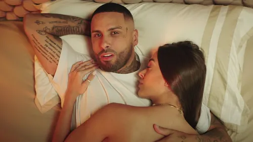 Nicky Jam cède à la tentation dans son dernier morceau "Miami" (vidéo)